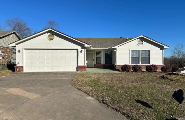 Gorgeous 3 Bed / 2 Bath Home in Barling - 1300 North 8th Terrace, Barling, AR 72923