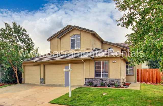 Spacious Elk Grove 5bd/3ba House with 3 Car Garage