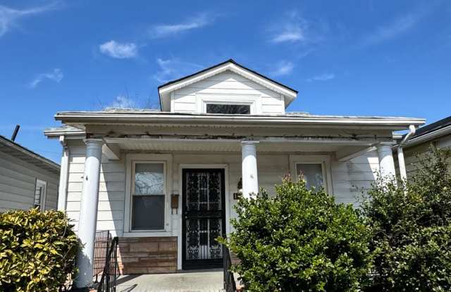 2 bedroom house in Church Hill! Central air, yard, all electric and laundry!