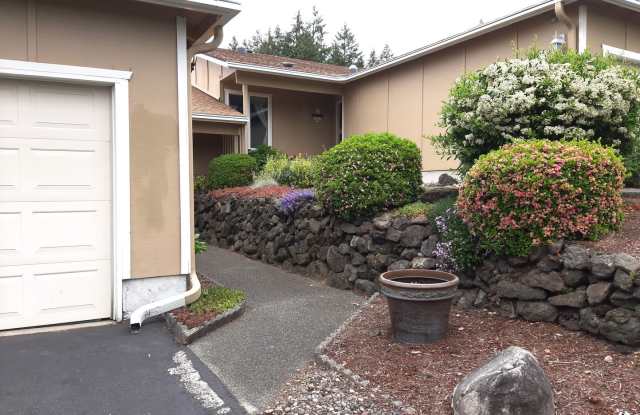 Photo of University Place Gem! 2 bedroom with Fireplace!