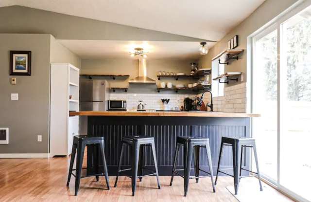 Photo of Cozy Gem,Dog-Friendly, Near Outdoor Escapes