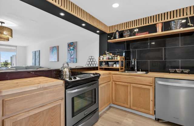 3960 Oaks Clubhouse Drive unit: 512