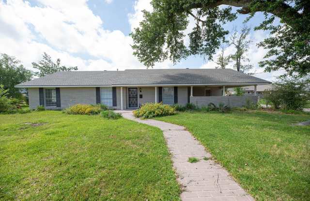 1025 Henrietta Ln