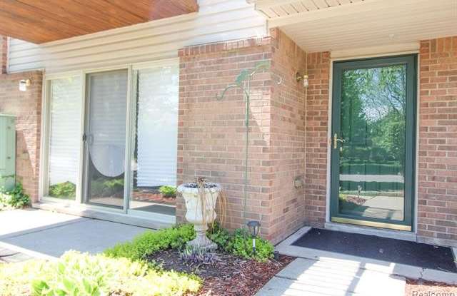 352 BROOKFIELD Drive