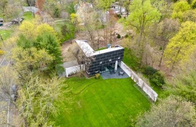 Photo of 451 Mountain Ave