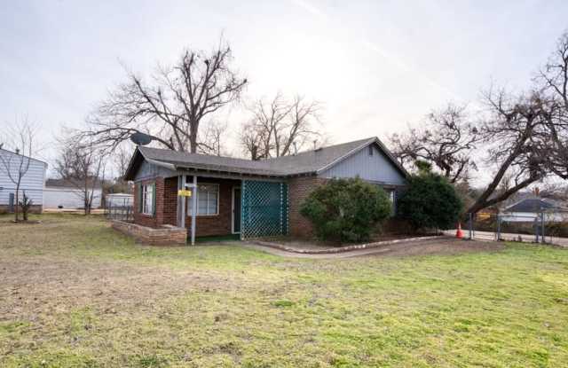 2000 NW 38th ST