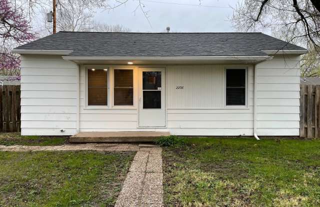 2208 Sloan Street - 2208 Sloan Street, Manhattan, KS 66502