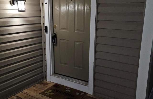 21845 BALDWIN SQ #200