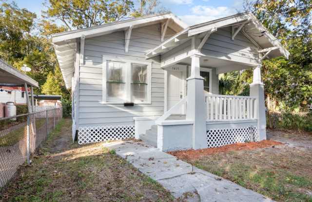 Renovated 3/1 Single Family Home Available Now! *2023 Move-in Specials* photos photos