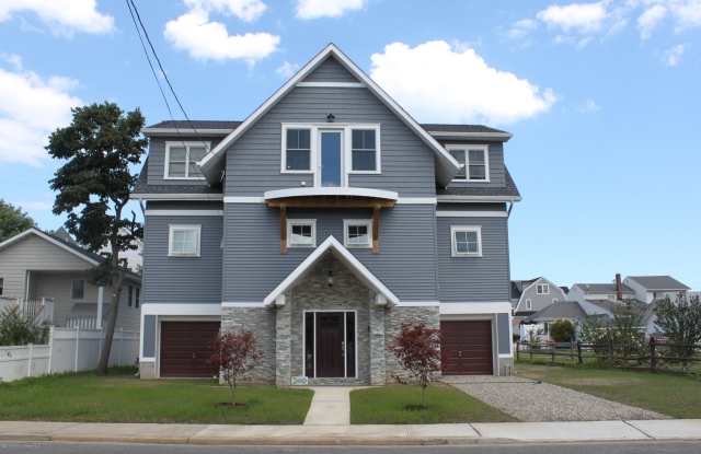25 Riverdale Avenue