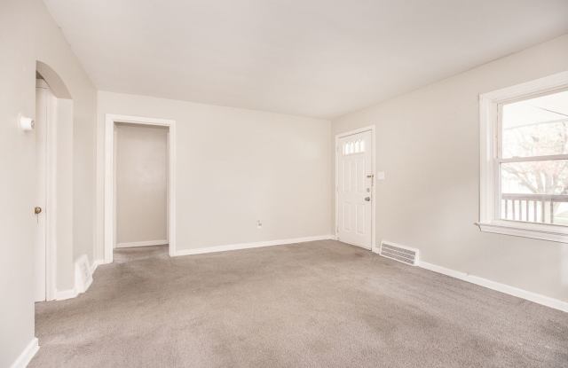 3 BEDS 1 BATH BEAUTIFUL SINGLE FAMILY HOME