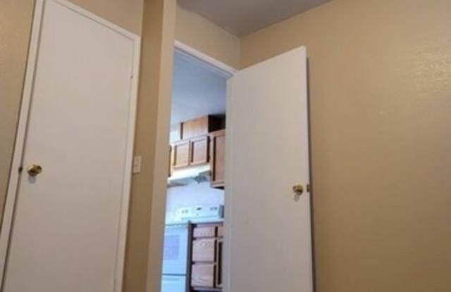 564 Adams Ave