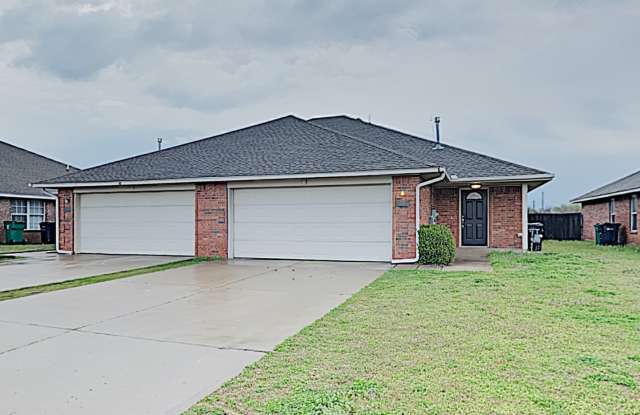 Photo of 3 Bedroom 2 Bath Duplex with 2 Car Garage in Mustang Schools