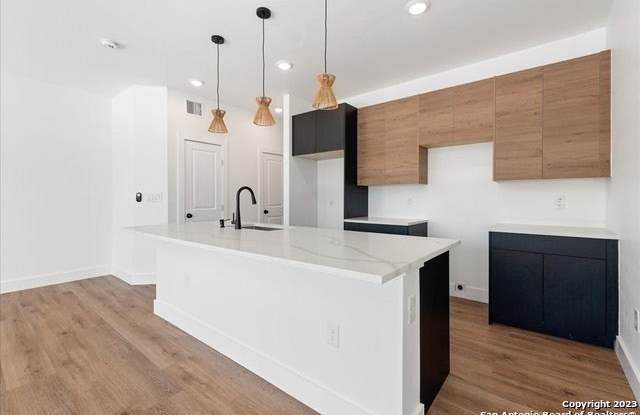 Photo of 531 ESSEX