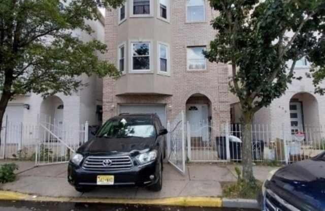 411 Halsey St