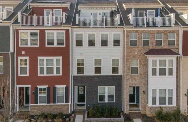 1581 SANDPIPER BAY LOOP