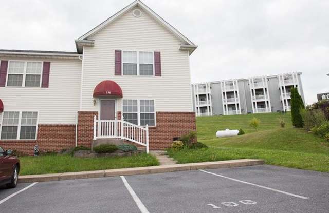 Well Maintained Townhouse in Great Location!