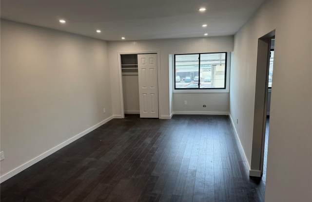 Photo of 99-105 W Hoffman Avenue