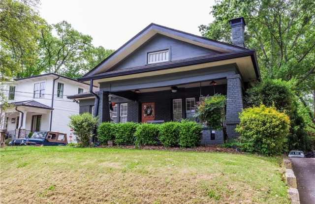 927 Courtenay Drive NE