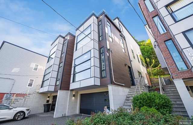 156 Undercliff Avenue