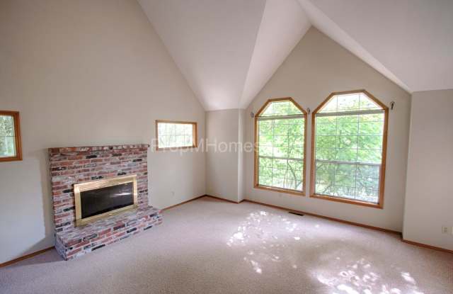 Elegant Three Bedroom Home in Mountain Park!