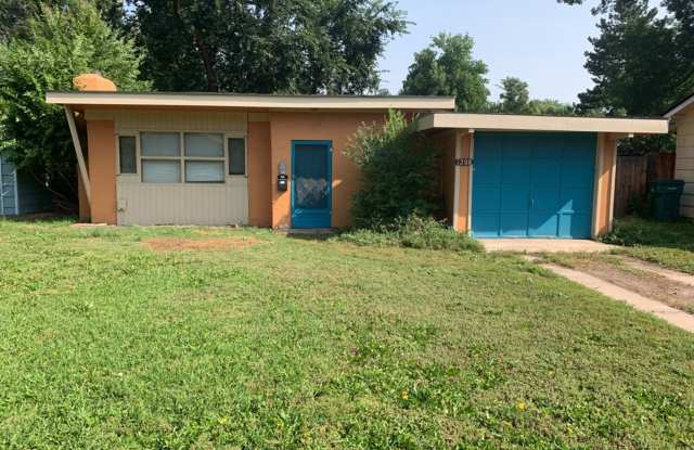 Photo of STUDENTS WELCOME! Cozy 1-Bedroom Bungalow w/ Garden and Detached Studio