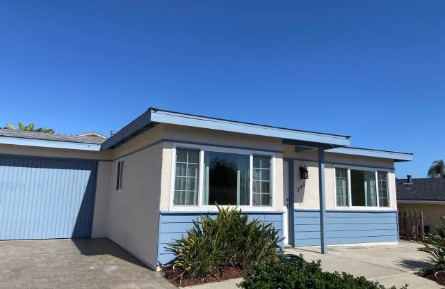 2 Bedroom, 1 Bath Home in Encinitas