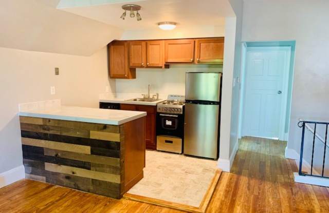 211 S Saint Clair