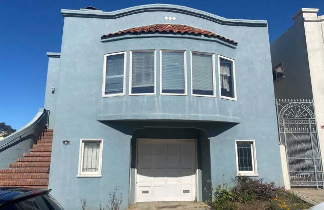 Epic REA - Spacious Light-filled Corner House 4BD/ 2BA