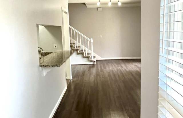 1932 WATERFORD PLACE