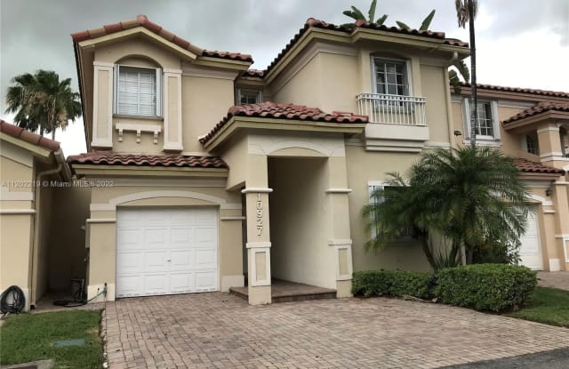 10927 NW 67 TE - 10927 NW 67 Ter, Doral, FL 33178