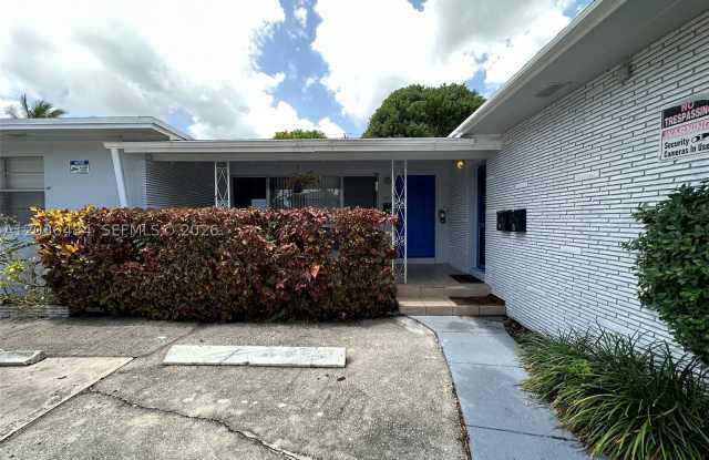 1245 NE 15th Ave