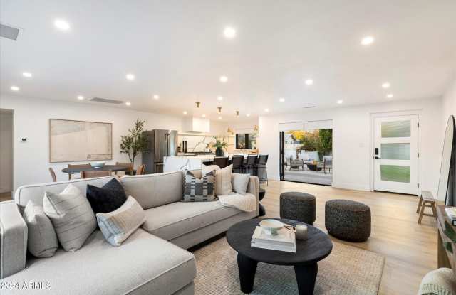 3827 E HAZELWOOD Street