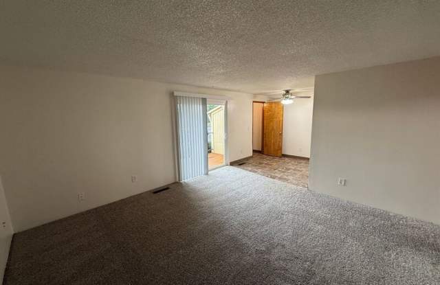 653 Glen Creek Rd NW