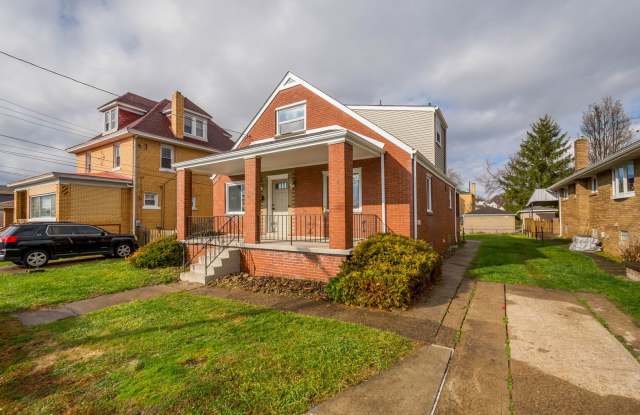 Don’t miss this! Beautifully RENOVATED 3 bedroom in Stowe!!