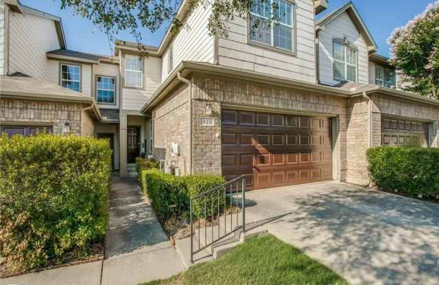 920 Avondale Lane - 920 Avondale Lane, Plano, TX 75025