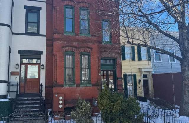 526 8TH Street NE unit: 1