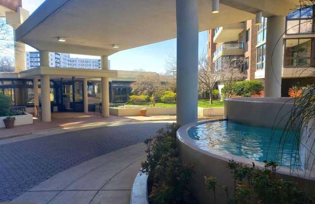 Photo of 1600 N OAK ST unit: 206