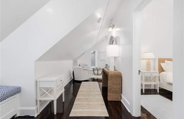 Photo of 8 Brenton Road unit: 3