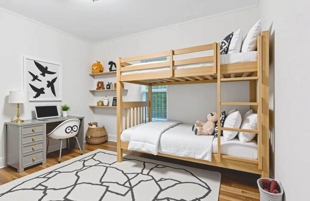 425 East Sears Street