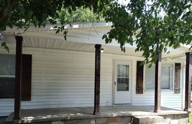 Cute 2 Bedroom/1 Bath home with nice back yard! - 529 Randolph Circle, Gallatin, TN 37066