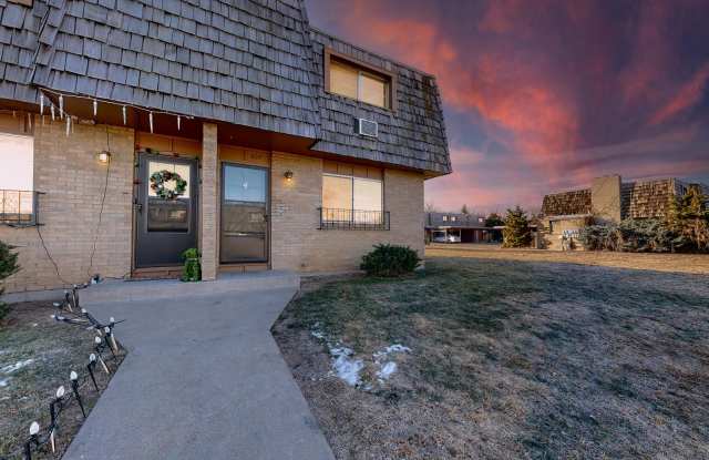 2 Bed 1.5 Bath Remodeled Townhome