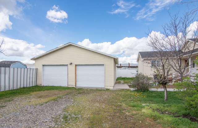 Fully Renovated Home + Shop + RV Parking in Tremonton!