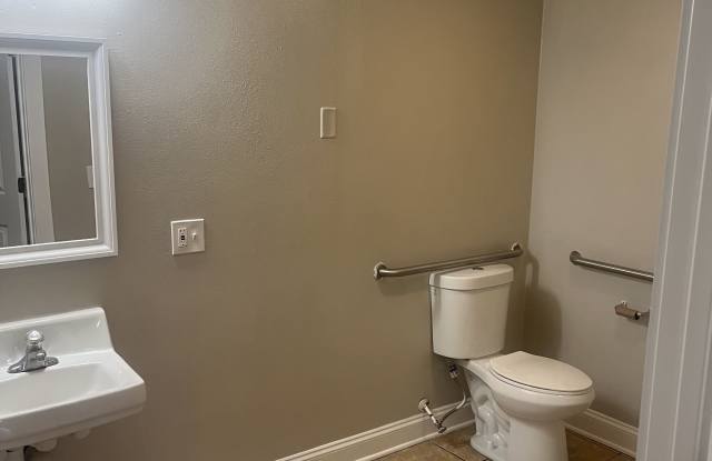 1021 W Grant Street - Lower Front