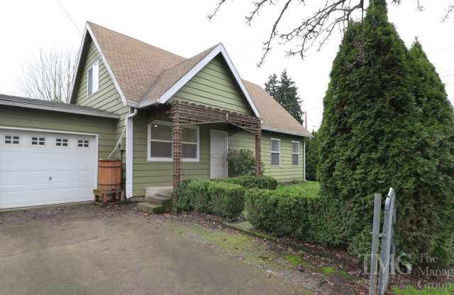 Charming Two-Story Three Bedroom Home In Downtown Vancouver w/ Attached Garage! - 1701 Kauffman Avenue, Vancouver, WA 98660