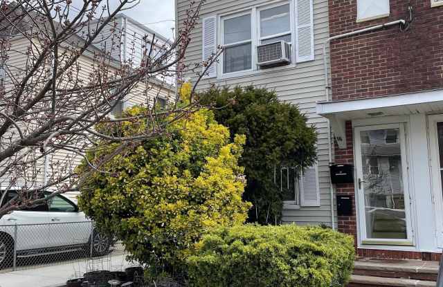 Photo of 16 KELLY PARKWAY