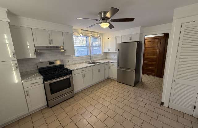859 Edgewood Avenue unit: 1St Floor Apartment