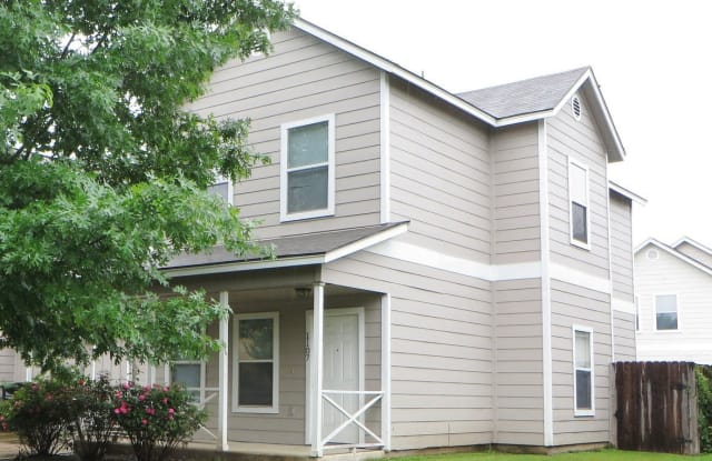 1107 E. Third Street - Georgetown, TX apartments for rent