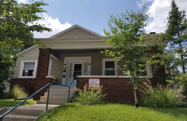 ***AUGUST 2027*** 5 Bed 2.5 Bath House Downtown