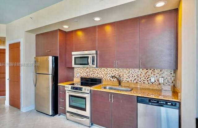 315 NE 3rd Ave